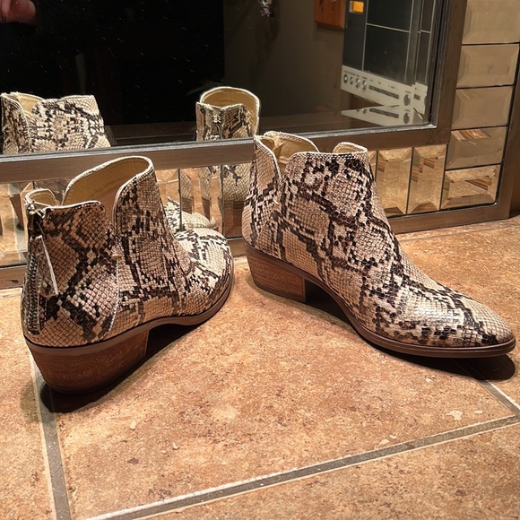 NWOT Faux Snake Skin Booties - Picture 3 of 11